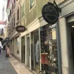 Čevljarska ulica Koper. Trgovine, pogled proti Titovem trgu.